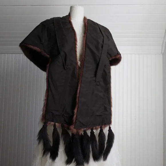 Soft vintage mink cape with tails - Picture 3 of 8